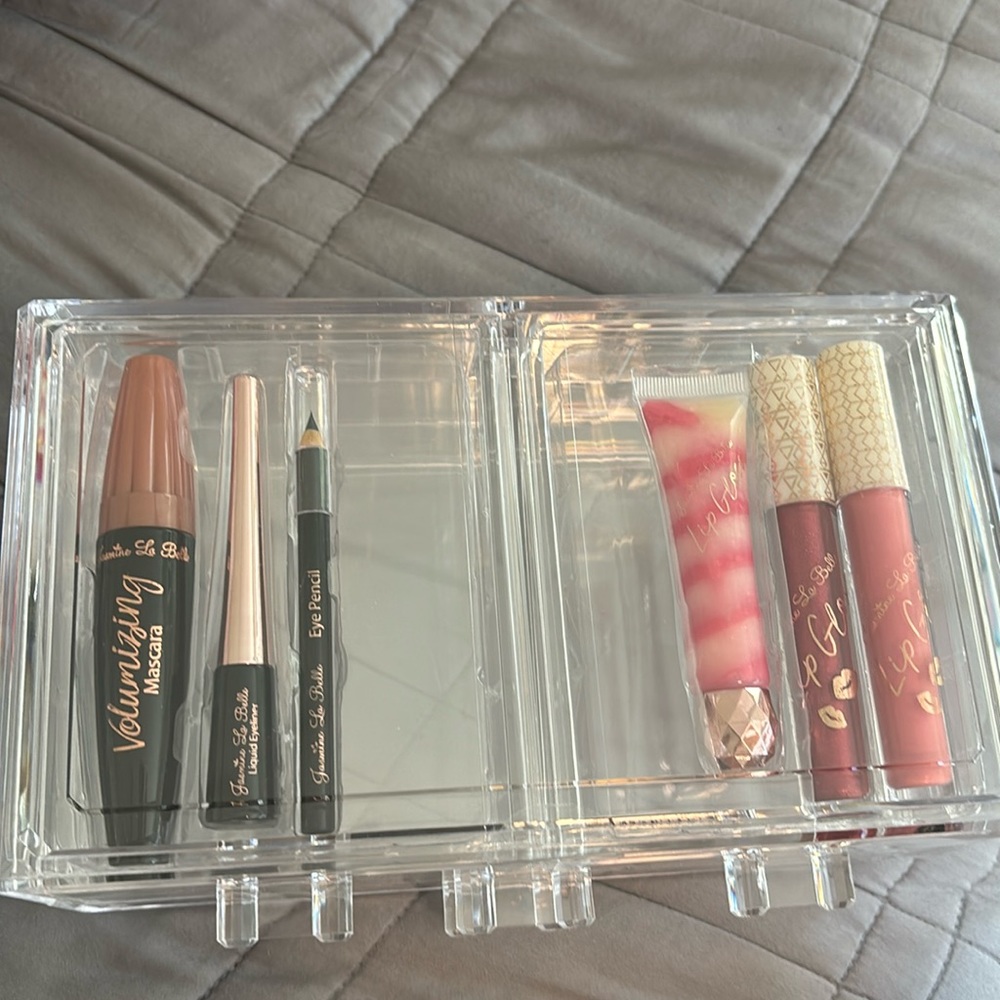 A makeup drawer set